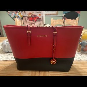 Michael Kors Jet Set Saffiano Travel Medium